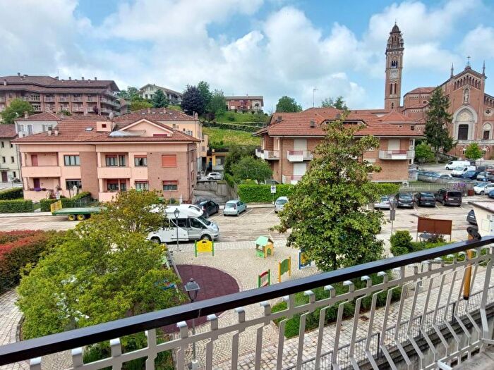 Appartamento quadrilocale in affitto in Via Roddino, Centro, Monforte dAlba