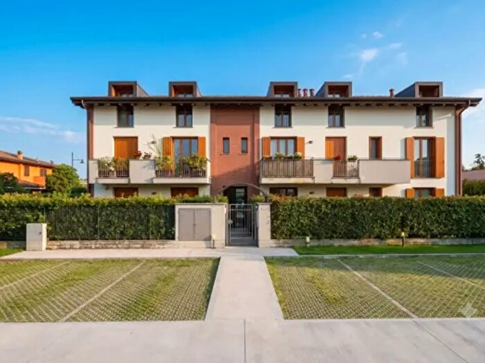 Appartamento trilocale in vendita in Via Monte S Martino, Tradate