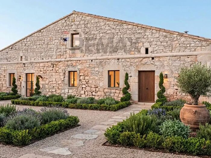 Casa con 15 locali in vendita in Contrada Nocifora Snc, Ragusa