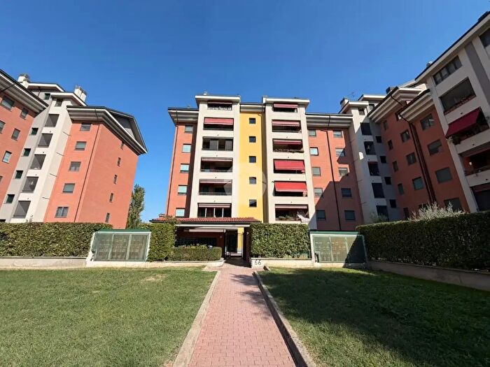 Appartamento trilocale in vendita in Via Cavour, San Giuliano Milanese