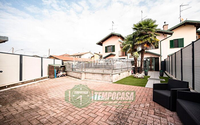 Casa trilocale in vendita in Via Don Angelo Corti, Pogliano Milanese