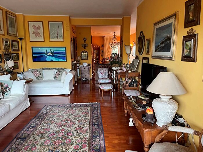 Appartamento con 6 locali in vendita in Via Armando Diaz, Perugia