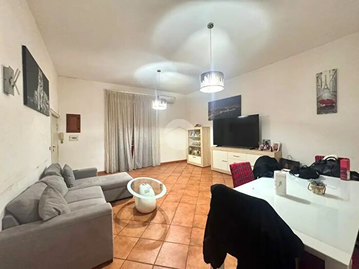 Appartamento trilocale in vendita in Via Santa Teresa degli Scalzi, Napoli