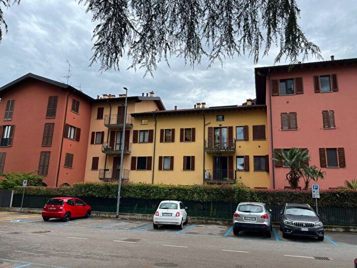 Appartamento bilocale in affitto in Via Trieste, Centro, Fino Mornasco