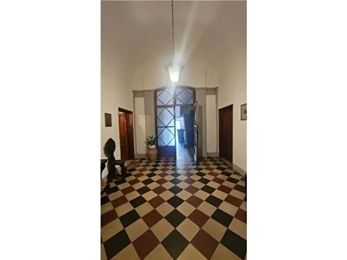 Casa con 14 locali in vendita in Empoli