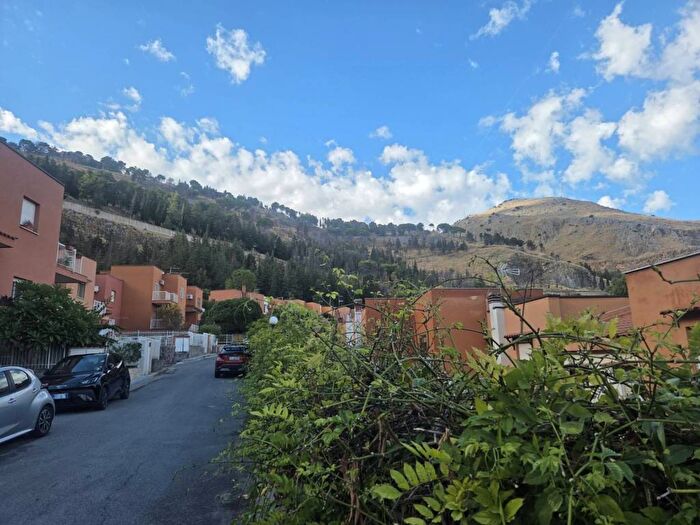 Casa con 6 locali in vendita in Via Castellana, Borgo Nuovo Castellana, Palermo