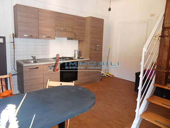 Appartamento trilocale in affitto in VIA MERAVIGLI, Corso San Gottardo, Milano