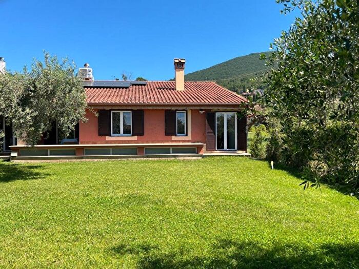 Appartamento quadrilocale in affitto in Via Settevene Ovest, Centro, Trevignano Romano