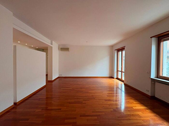 Appartamento quadrilocale in affitto in Via Beverora, Centro Storico, Piacenza