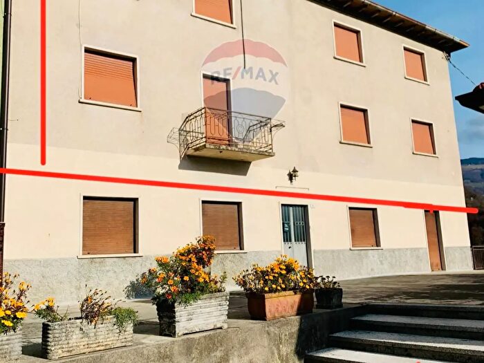Appartamento con 9 locali in vendita in Cà Casetti, SantOmobono Terme