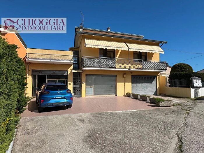 Casa trilocale in vendita in Via Papa Giovanni XXIII, Chioggia