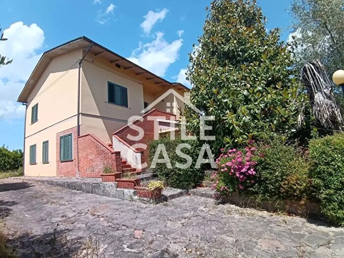 Casa con 12 locali in vendita in Pozzeveri, Altopascio