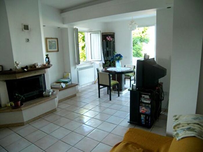 Casa con 6 locali in vendita in Piazza Matteotti, Monsano