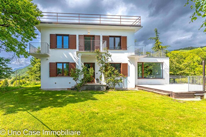 Casa con 9 locali in vendita in Andrate, Andrate