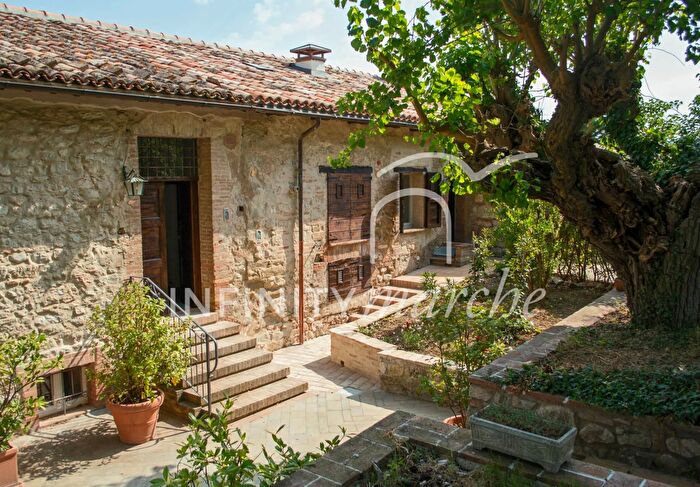 Casa con 5 locali in vendita in Contrada Lancianello, Pioraco