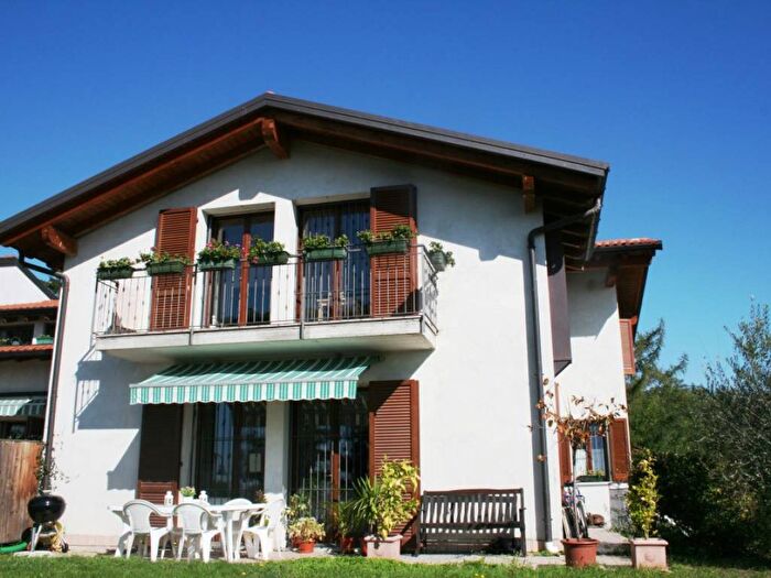 Casa con 6 locali in affitto in Via Campo dei Fiori, Centro, Casciago