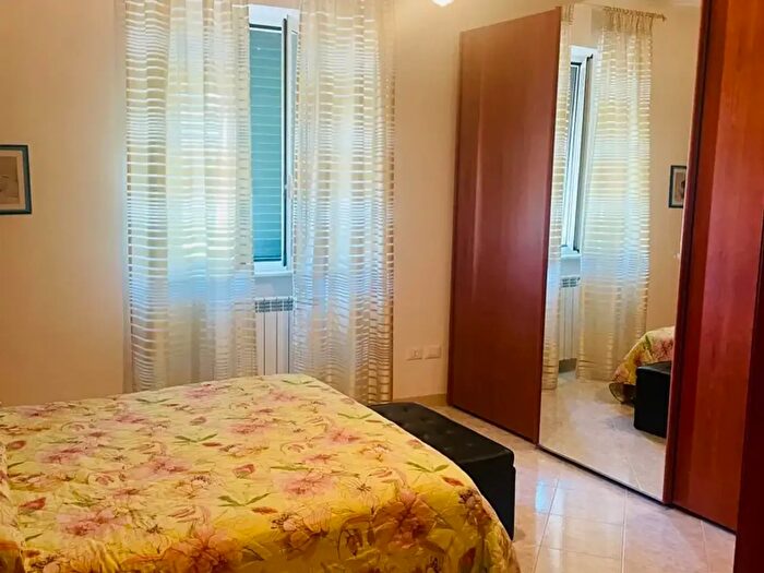 Appartamento trilocale in vendita in Piazza Mazzini, Livorno