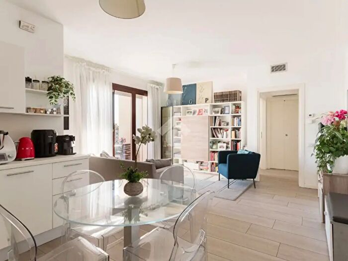 Appartamento trilocale in vendita in Viale Sarca, Milano