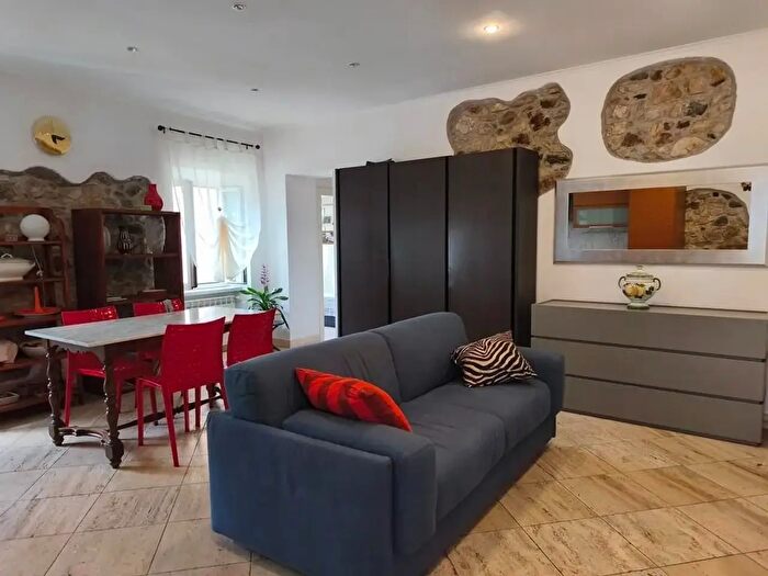 Casa trilocale in vendita in Carrara