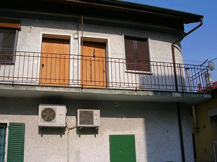 Appartamento bilocale in vendita in Via C Battisti, Garbagnate Milanese