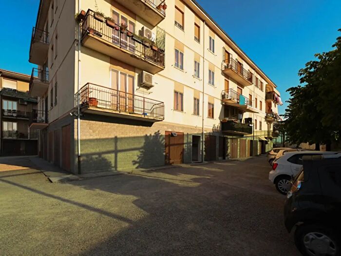 Appartamento con 6 locali in vendita in Via Respighi, Modena