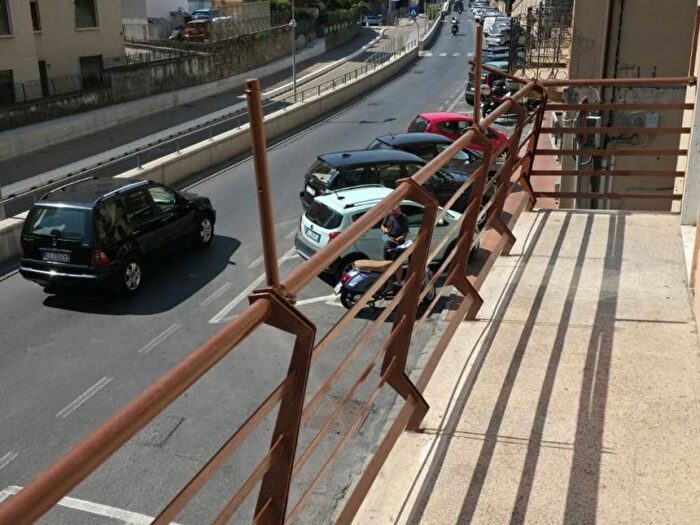 Appartamento trilocale in affitto in Via Trento, Porto Maurizio, Imperia