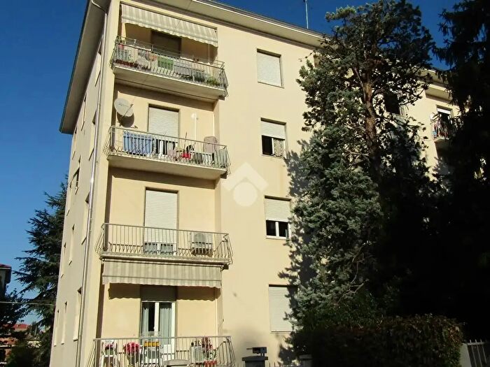 Appartamento trilocale in vendita in Via Marmolada, Parma