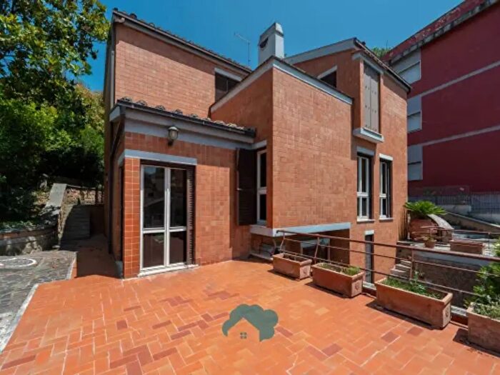 Casa con 6 locali in vendita in Via Tivoli, Poli