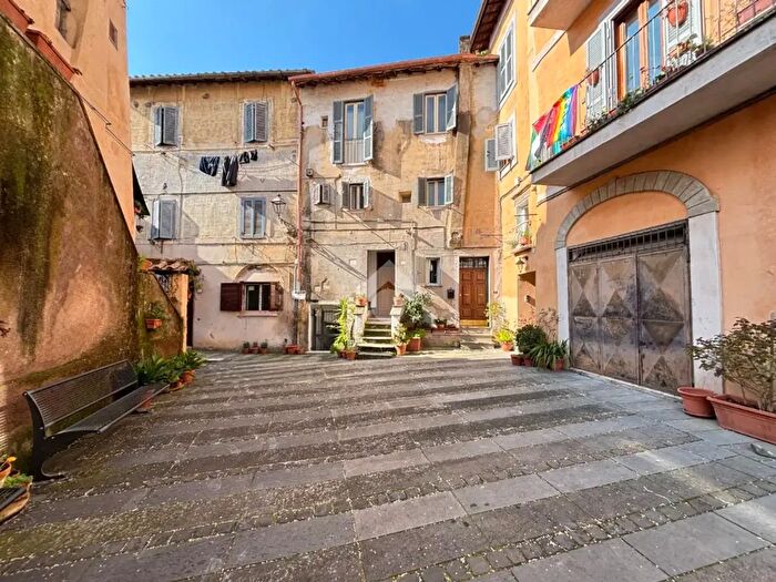 Appartamento trilocale in vendita in V della Caserma Vecchia, Genazzano