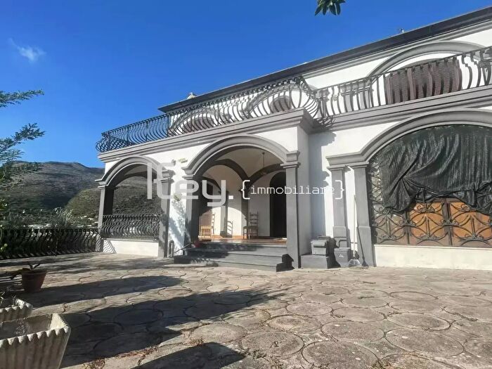 Casa con 8 locali in vendita in Via Monticchio, Terracina
