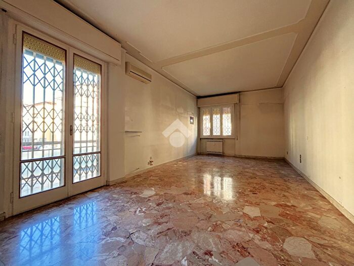 Appartamento quadrilocale in vendita in Via della Rondinella, Firenze