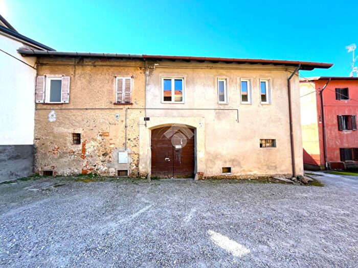 Casa con 7 locali in vendita in Via S Carlo, Sumirago