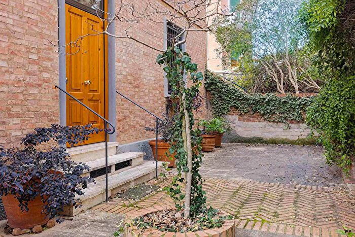 Appartamento con 6 locali in vendita in Siena