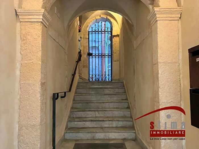 Appartamento trilocale in vendita in Via Amalfitania, Siracusa