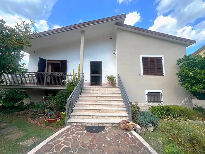 Casa con 6 locali in vendita in Viale Europa, Sesto Campano