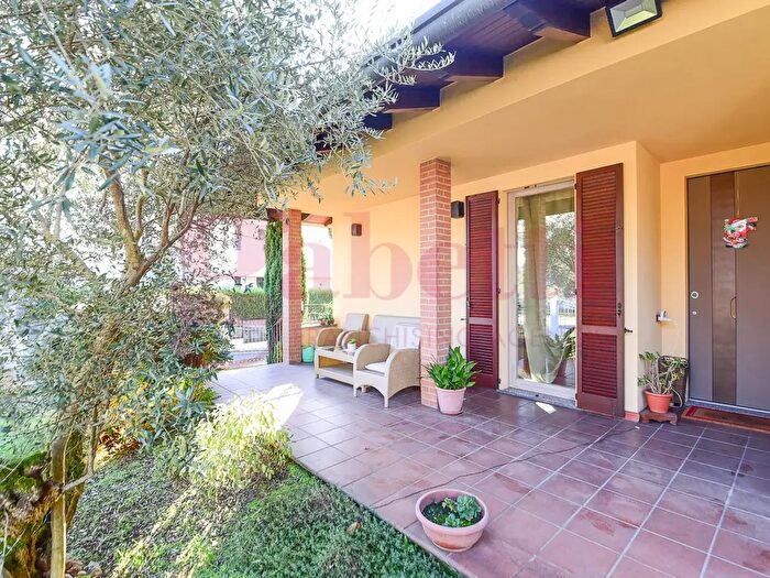 Casa quadrilocale in vendita in Via Montebisbino, Mariano Comense