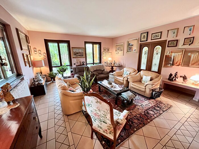 Casa con 10 locali in vendita in Via I Maggio, Brugherio