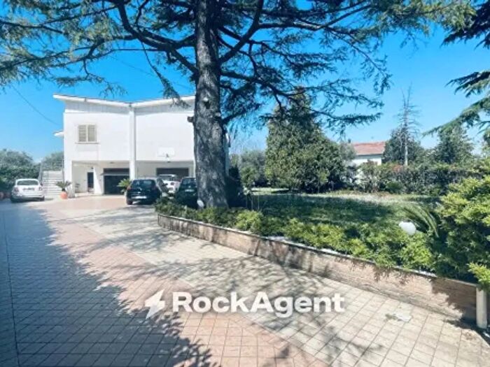 Casa con 6 locali in vendita in Via Indipendenza, Sant'Egidio Alla Vibrata