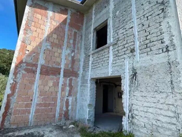 Casa con 6 locali in vendita in Via Zingarelli, Colfelice