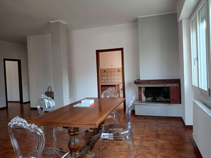 Casa con 6 locali in affitto in Via Michelangelo Buonarroti, Centro, Arcore