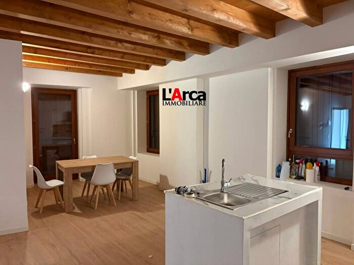 Appartamento trilocale in affitto in Via Gaiardello, Centro, Ghisalba