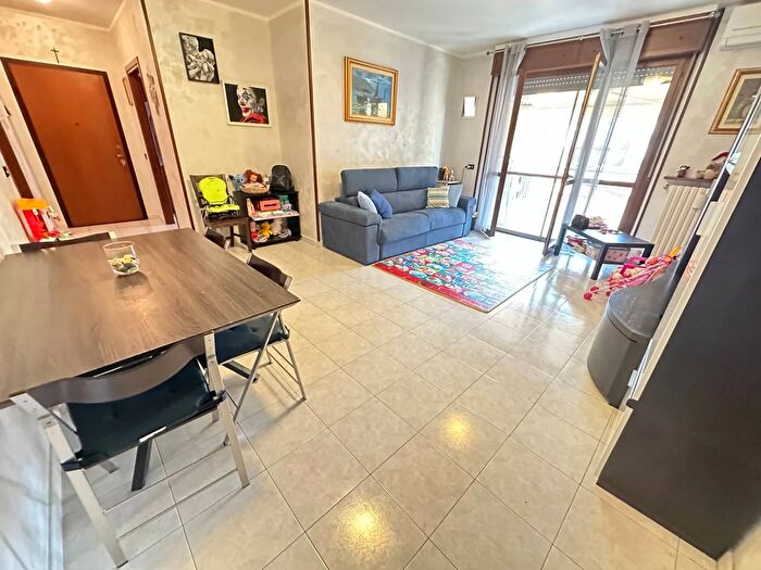 Appartamento trilocale in vendita in Via Carlo Bianconi a, Milano