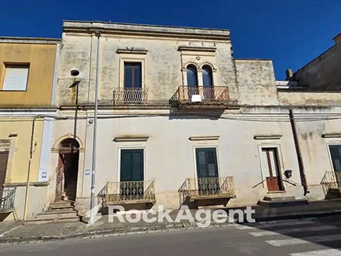 Appartamento con 5 locali in vendita in Via Cavour, Salice Salentino