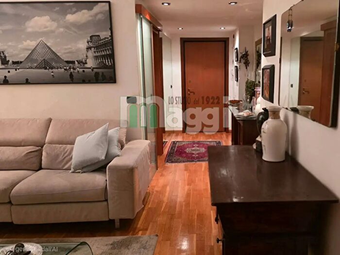 Appartamento trilocale in vendita in Via Uberti, Milano