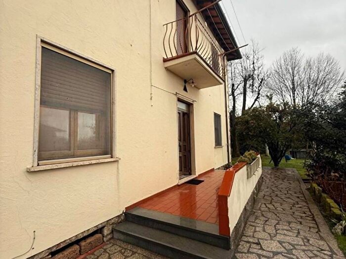 Casa trilocale in affitto in Via S Cristoforo, Cinque Vie, Massa