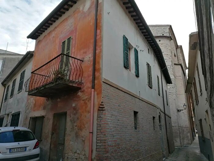 Casa con 10 locali in vendita in San Severino Marche