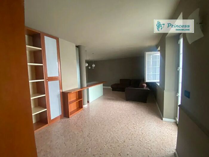 Casa con 8 locali in vendita in Via Manzoni, Zane