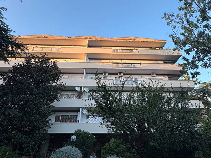 Appartamento con 5 locali in affitto in Via Australia, Eur, Roma