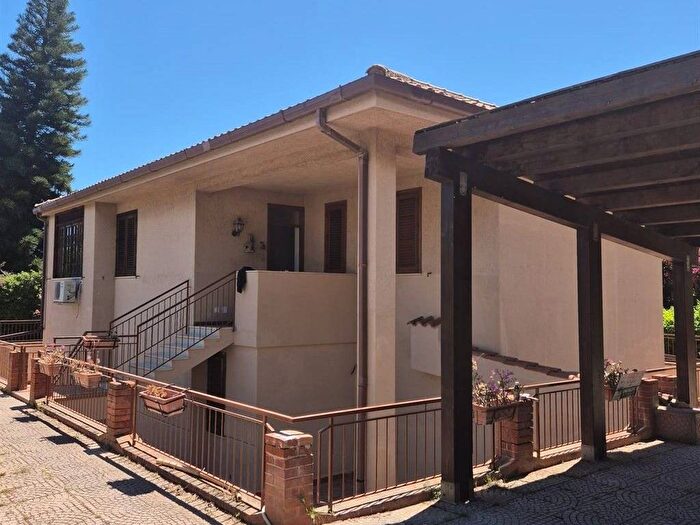 Casa con 6 locali in affitto in Via Tommaso Natale, Cardillo, Palermo