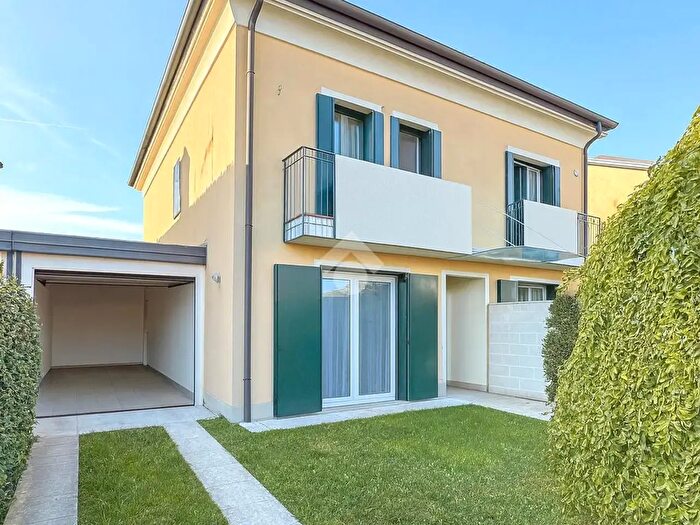 Casa con 5 locali in vendita in Piazzola Sul Brenta